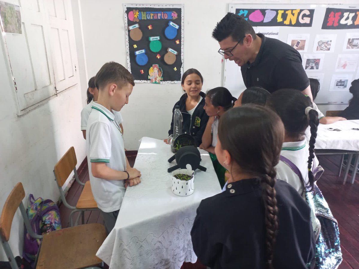 luisadelapavam's tweet photo. PRAE en la feria CTI, STEM+ y PPCCS en la #IEGranColombiaManizales el pasado 20-09-2023 @leonidaslopezm @leonida84301474 @SecEducacionMz @elipacheca @RosaMatallana https://t.co/EFoOabwhry