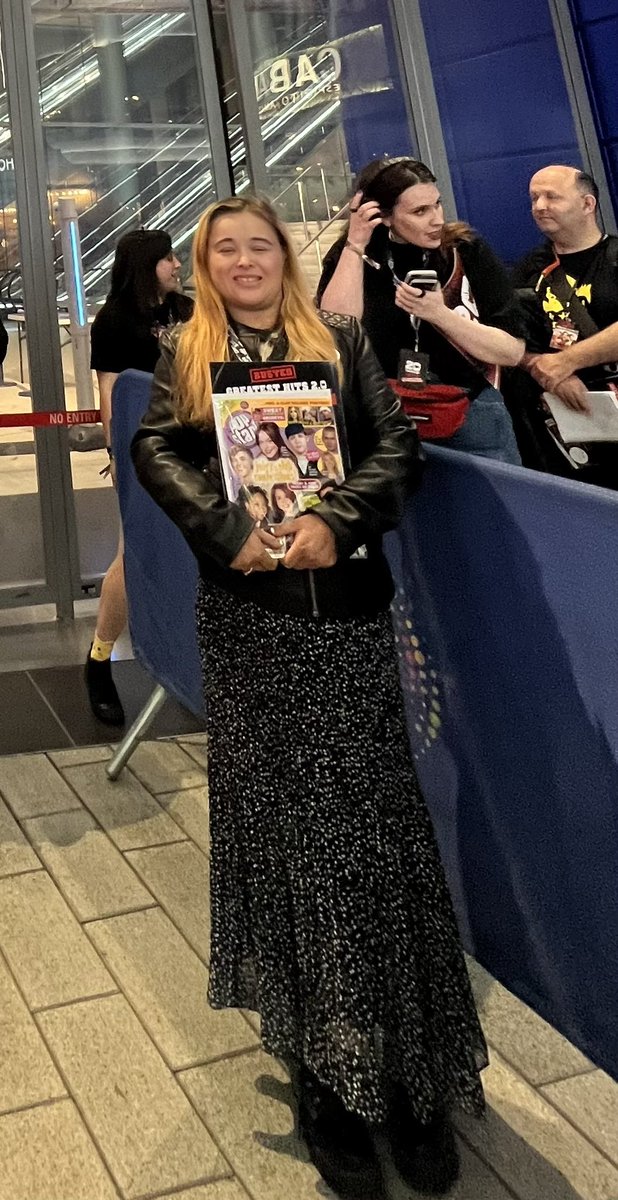 laura_boybands's tweet photo. Hi @busted @JamesBourne @charliesheen @mattjwillis ! 
I’m from America and I was in VIP and too scared to speak! It was nice to meet you! https://t.co/ostFHCgylN