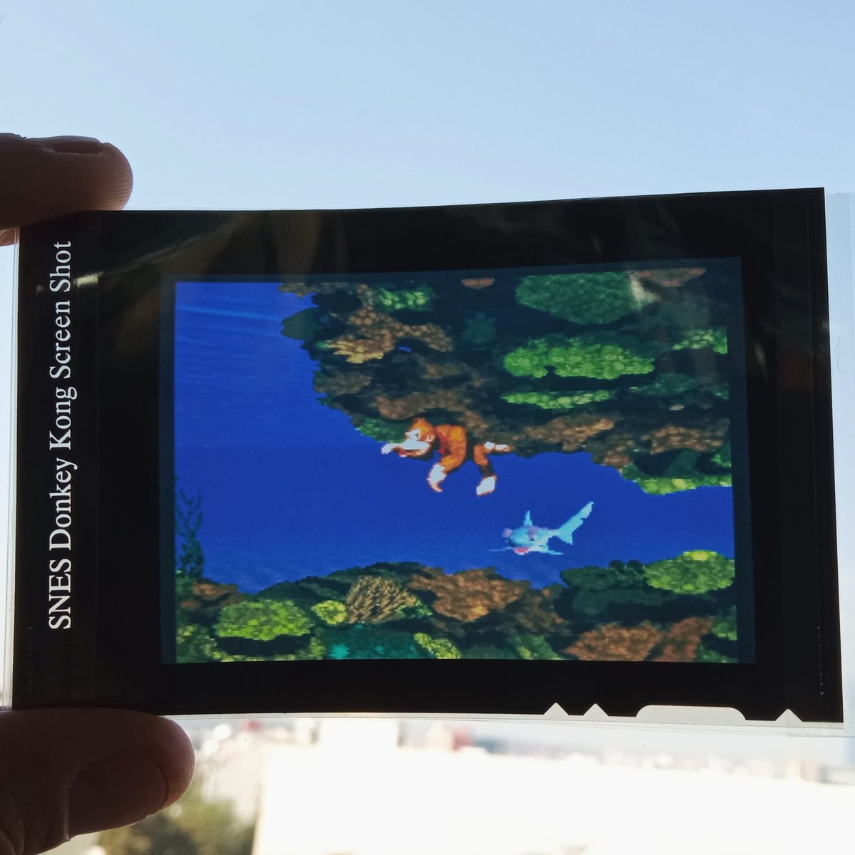 Antes de las capturadoras, así eran los screen shots que mandaba Nintendo para la revista. Sobres con transparencias para fotomecánica y posterior impresión. Les voy a hacer un video explicando el proceso que teníamos en los 90. #DonkeyKong #ClubNintendo