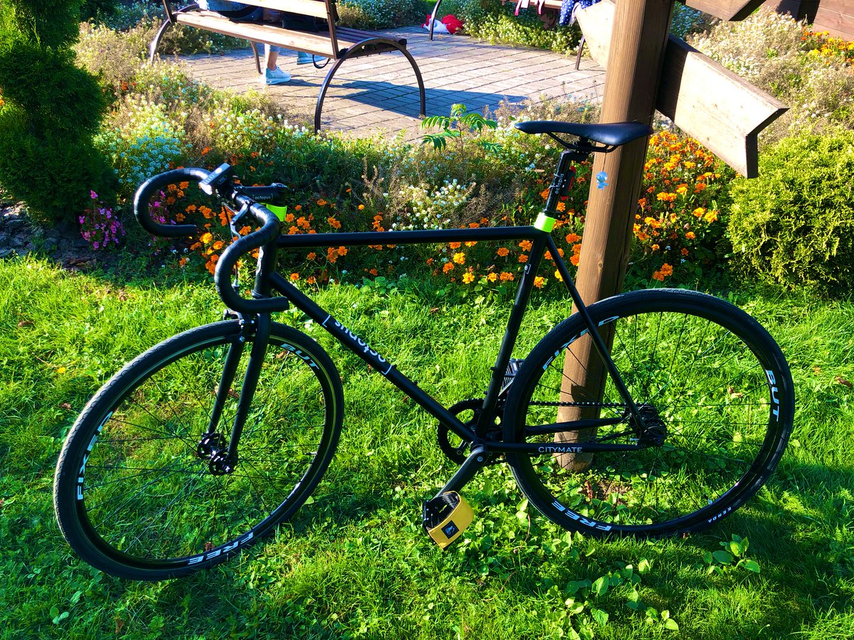 mrakduck's tweet photo. Сезон не сканчаецца, а значыць і мы катаем далей)

#fix #fixedlife #fixedgear https://t.co/uDfoG4u1Gy