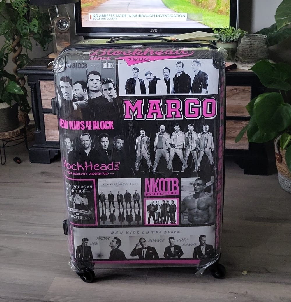 DutchBlockhead's tweet image. Let's pack for #NKOTBCRUISE2023 @DonnieWahlberg #LFG!! #DutchiesAreComing🇳🇱✈️🛳♾️🤖🫶