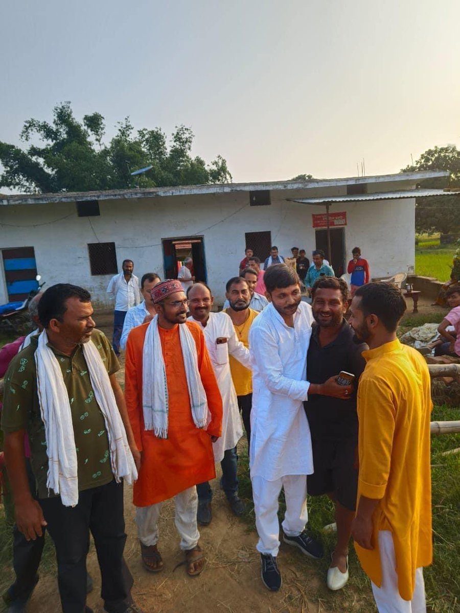 vivekgautam_bjp's tweet photo. आज देवतालाब विधानसभा क्षेत्र अंतर्गत ग्राम पंचायत में जनसंपर्क के दौरान उपस्थित देवतुल्य बड़े बुजुर्गों व वरिष्ठ ग्रामवासियों से रूबरू होकर अपने विचार व्यक्त किए। 

#Vivekgautambjp #Devtalav72 #BJP4Devtalav https://t.co/6KpJMF73ye