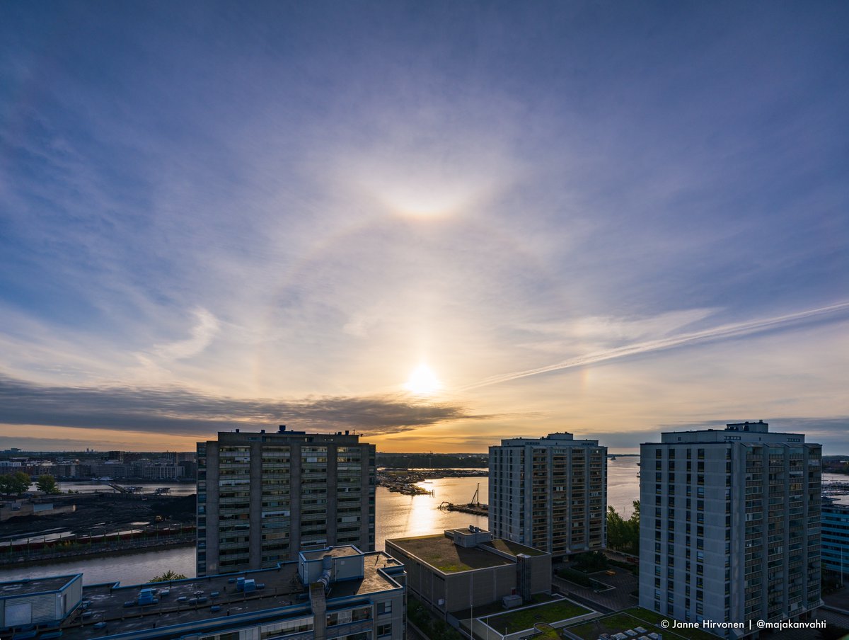 majakanvahti's tweet photo. Halo over Helsinki. #Helsinki  #Merihaka #Merihaansilta https://t.co/Dsrdl32Kuc