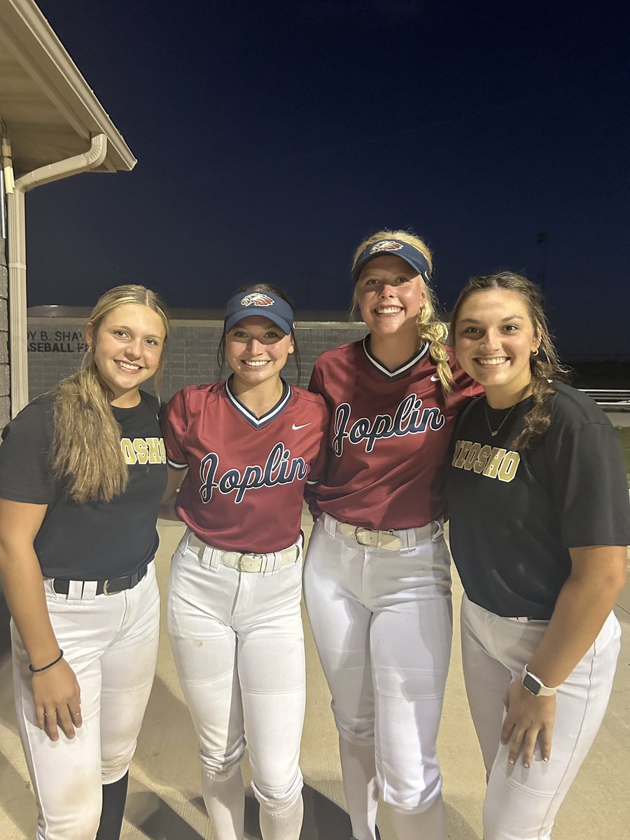 MoBombers_SwMo's tweet photo. I have said it before but i absolutely love the relationship our player gain by playing a sport they love.  Friendships that will last a lifetime @CarSB2025 @AutumnSB2026 @SadieLampe25 @ashlyn_brust @JennaCalhoon5 @AbigayleLowery @JadynPankow @ar_prime_sb @lturner2025 https://t.co/D9aIHCRc5B