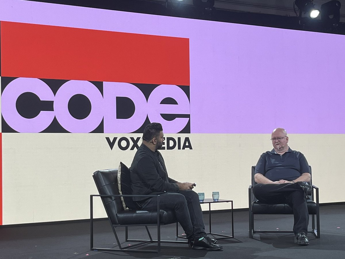 BCG's tweet photo. Day 2 of #CodeCon has begun with
Kevin Scott, CTO & Executive Vice President of AI, #Microsoft sharing insights on #AI, content creation, and @bing.
#BCGatCode https://t.co/BjOmzPtQAc