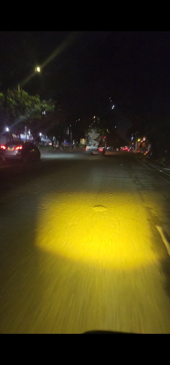 KyahPro's tweet photo. @MMDA sobrang alikabok at daming bato ngayon sa Mindanao avenue Southbound etong truck may kasalanan. https://t.co/OqjAoEPFvr