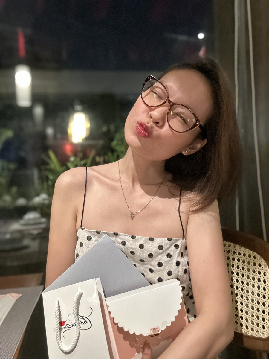 LamKim7838's tweet photo. Dễ thương như này xứng đáng có 10 người yêu nha 😘😘

#KK https://t.co/jbZTrPTr2H