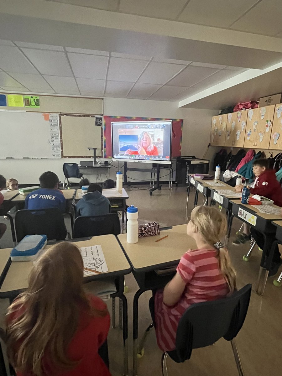 SASCBE's tweet image. Métis artist @metis_connie guiding our students through an art activity while learning about residential schools in a safe &amp;amp; gentle way. @yyCBEdu @rupertslandorg #nationaldayfortruthandreconcilation