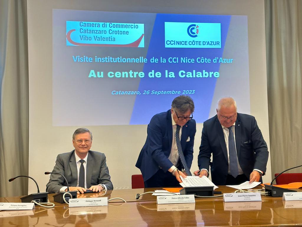 Dans un environnement européen qui a promu avec succès le principe de la coopération Italie-France, les défis économiques doivent être relevés, avec des voisins qui partagent les mêmes problématiques et les mêmes aspirations.

#economie06