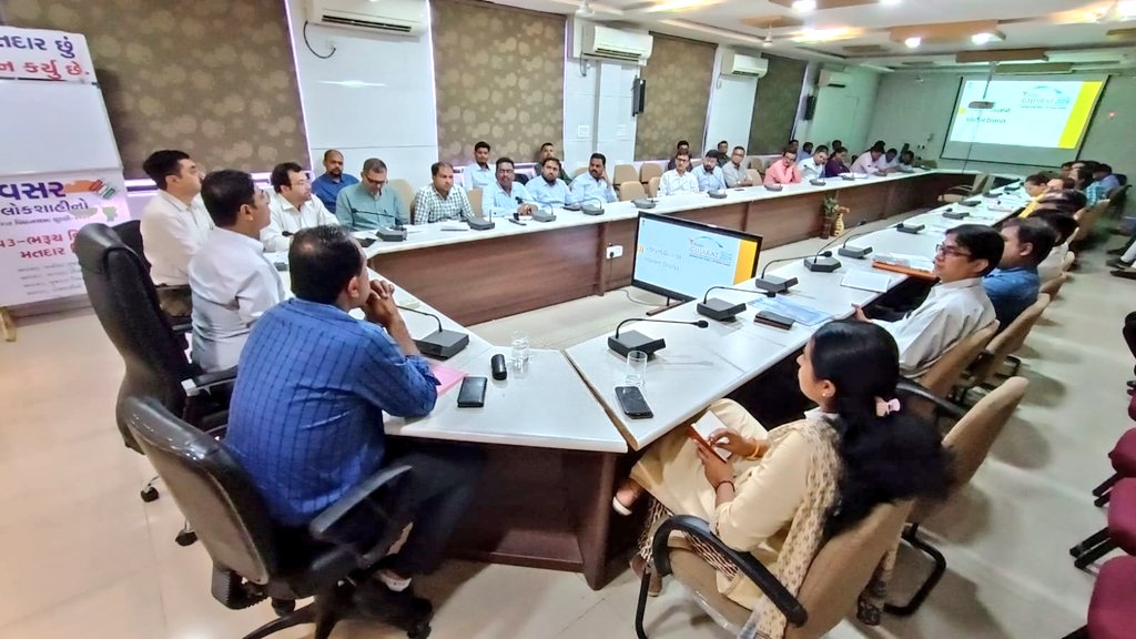 CollectorBharch's tweet photo. આગામી સમયમાં  યોજાનાર વાયબ્રન્ટ ગુજરાત,વાયબ્રન્ટ ડિસ્ટ્રીકટના આયોજન અને પૂર્વ તૈયારીઓના ભાગરૂપે સબંધિત અધિ.શ્રીઓ તેમજ ઇન્ડસ્ટ્રીયલ એસોસિયેશનના પ્રમુખો સાથે બેઠક યોજી જરૂરી સૂચનાઓ આપવામાં આવી.@CMOGuj @InfoGujarat https://t.co/eHkvoCdaIz