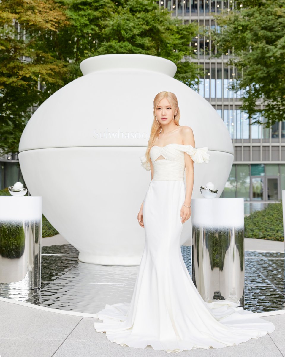 SulwhasooUS's tweet photo. Sulwhasoo x APMA Art and Heritage Night
Beautiful moments with Sulwhasoo's Global Ambassador Rosé joining our event celebrating the launch The Ultimate S Cream.
#SULWHASOOxAPMA
#AmorepacificMuseumOfArt #rosé
@amorepacificmuseum
@roses_are_rosie https://t.co/JVGp2cE0H7