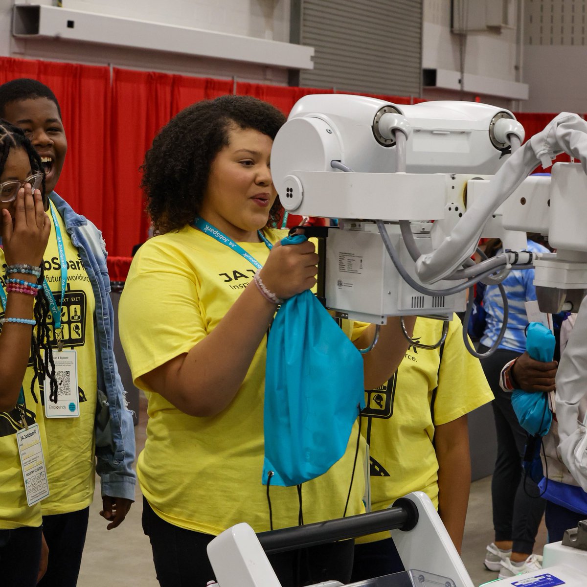 IPSSchools's tweet photo. Thousands of eighth graders participated in #JAJobSparkIndy to explore career opportunities, get hands-on experience and learn skills to spark an interest in their future! https://t.co/IliHfmtElp