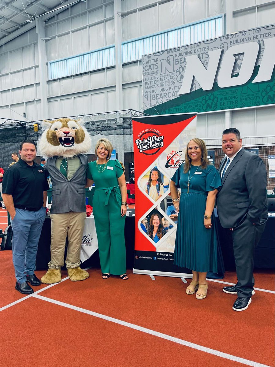 OlatheSchoolsHR's tweet photo. Greetings from @NWMOSTATE! @olatheschools is in the house today! You can feel the excitement in the BEARCAT air! #OPSForwardTogether #MyOlatheSchools #OPSMyFuture https://t.co/q5nc7wKXis