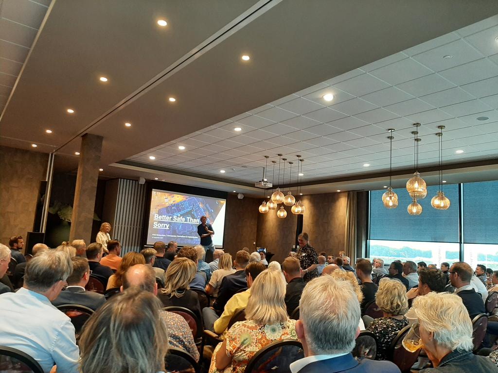 Niels van Santen tweet media