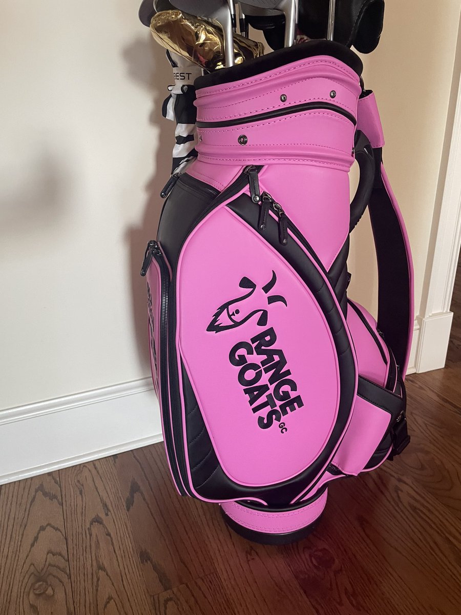 bubbawatson's tweet image. New bag alert 🚨. Just in time time for the last 2 event of the year! #RangeGoatsGC #newbagsmell @RangeGoatsGC @livgolf_league