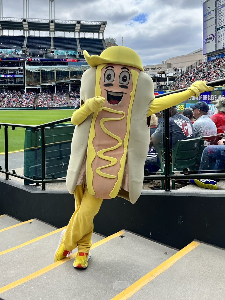 harris33sarah's tweet image. manifesting greatness tonight! bring it home MUSTARD!!! @CleHotDogs