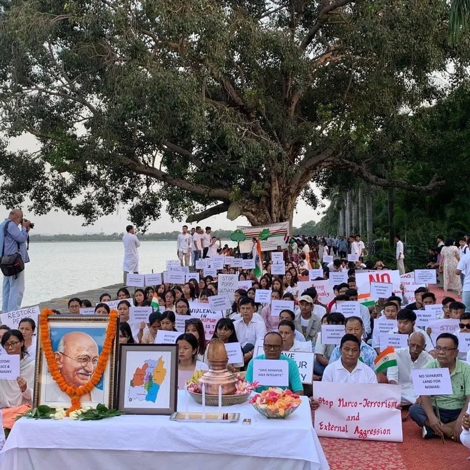 KarnatakaMeitei's tweet photo. 🕯️ In the face of unspeakable atrocity and unrelenting brutality, we, the heart of Manipur, gather in candlelight vigils across #14 cities. We come together to remember and demand

 #Justice4LinthoiAndHemanjit against the killing. 

Our candles, held high, symbolize the enduring hope.....

A future free from violence, where justice and liberty reign supreme. 

This collective light, from #Manipur to Geneva, is a beacon of unity and resilience, a testament to our unwavering resolve. #GenevaWithManipur shines brightly in our hearts as we stand against the shadows of darkness, seeking a brighter tomorrow for all.