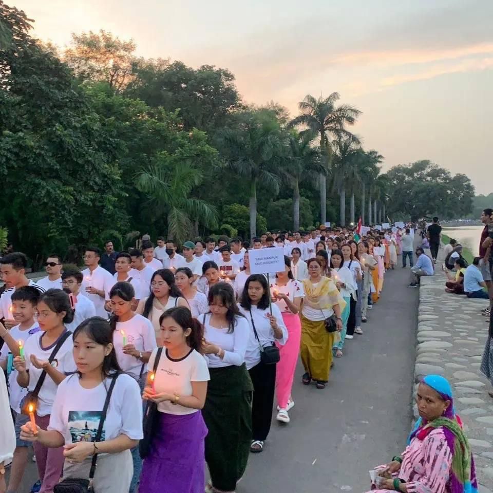 🕯️ In the face of unspeakable atrocity and unrelenting brutality, we, the heart of Manipur, gather in candlelight vigils across #14 cities. We come together to remember and demand

 #Justice4LinthoiAndHemanjit against the killing. 

Our candles, held high, symbolize the enduring