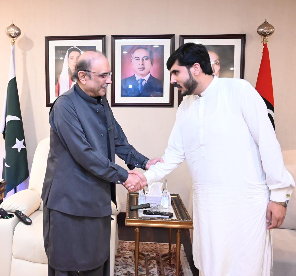 MuzahirPYO's tweet photo. Had a Meeting with President Asif Ali Zardari sb at Bilawal House Lahore. President Asif Ali Zardari sb appreciated the determination &amp; efforts of PYO to mobilize the youth in the general elections. https://t.co/IVRSfCK22o