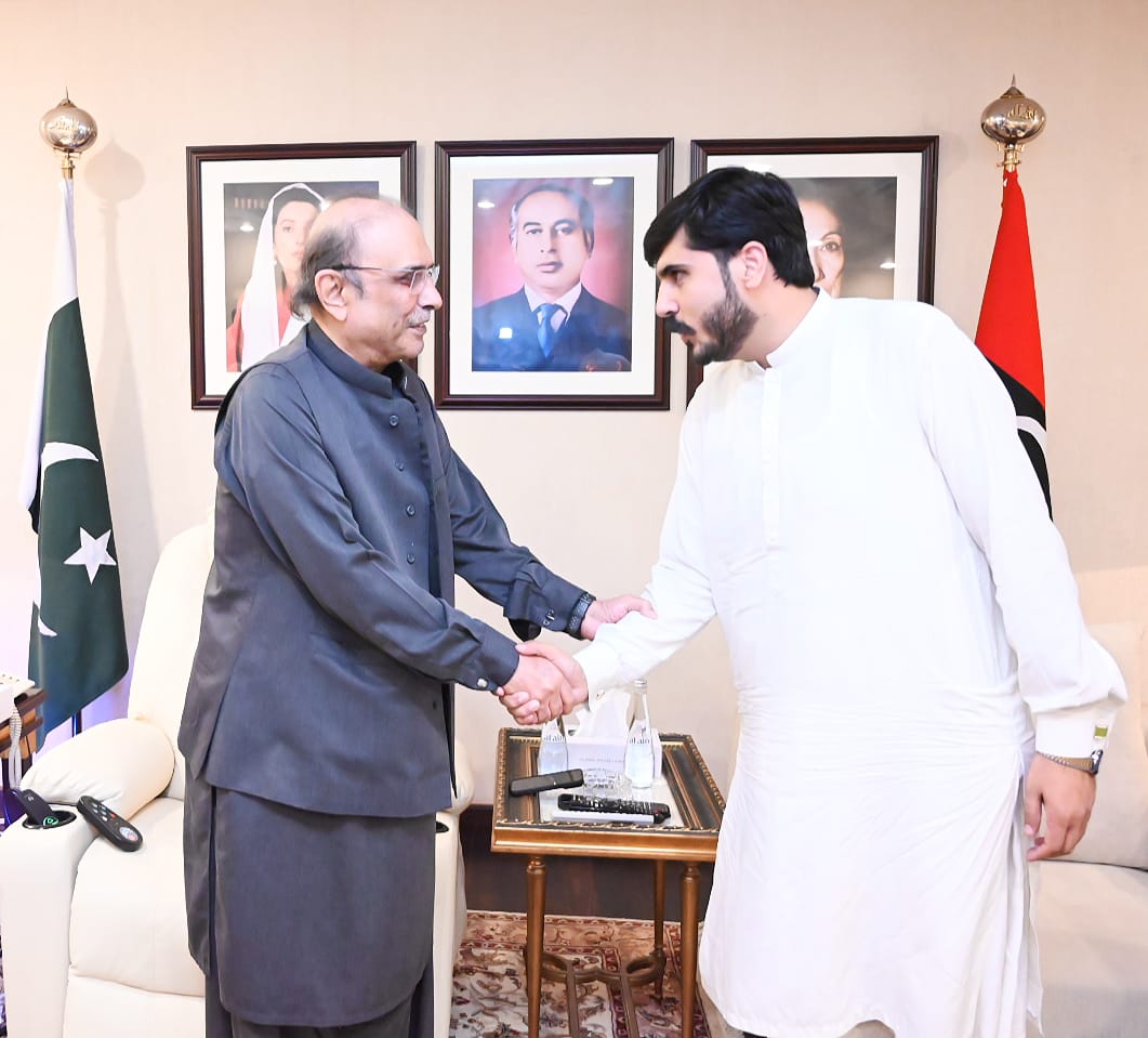 MuzahirPYO's tweet photo. Had a Meeting with President Asif Ali Zardari sb at Bilawal House Lahore. President Asif Ali Zardari sb appreciated the determination &amp; efforts of PYO to mobilize the youth in the general elections. https://t.co/IVRSfCK22o