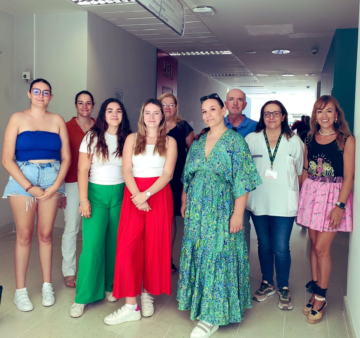 GVAhgandia's tweet photo. 🏥 📚 🇫🇷 Alumnes de Carcassone (França) han començat a realitzar les pràctiques Erasmus de TCAE a l’Hospital Universitari Francesc de Borja. Benvingudes!! https://t.co/BAvZku3qMO