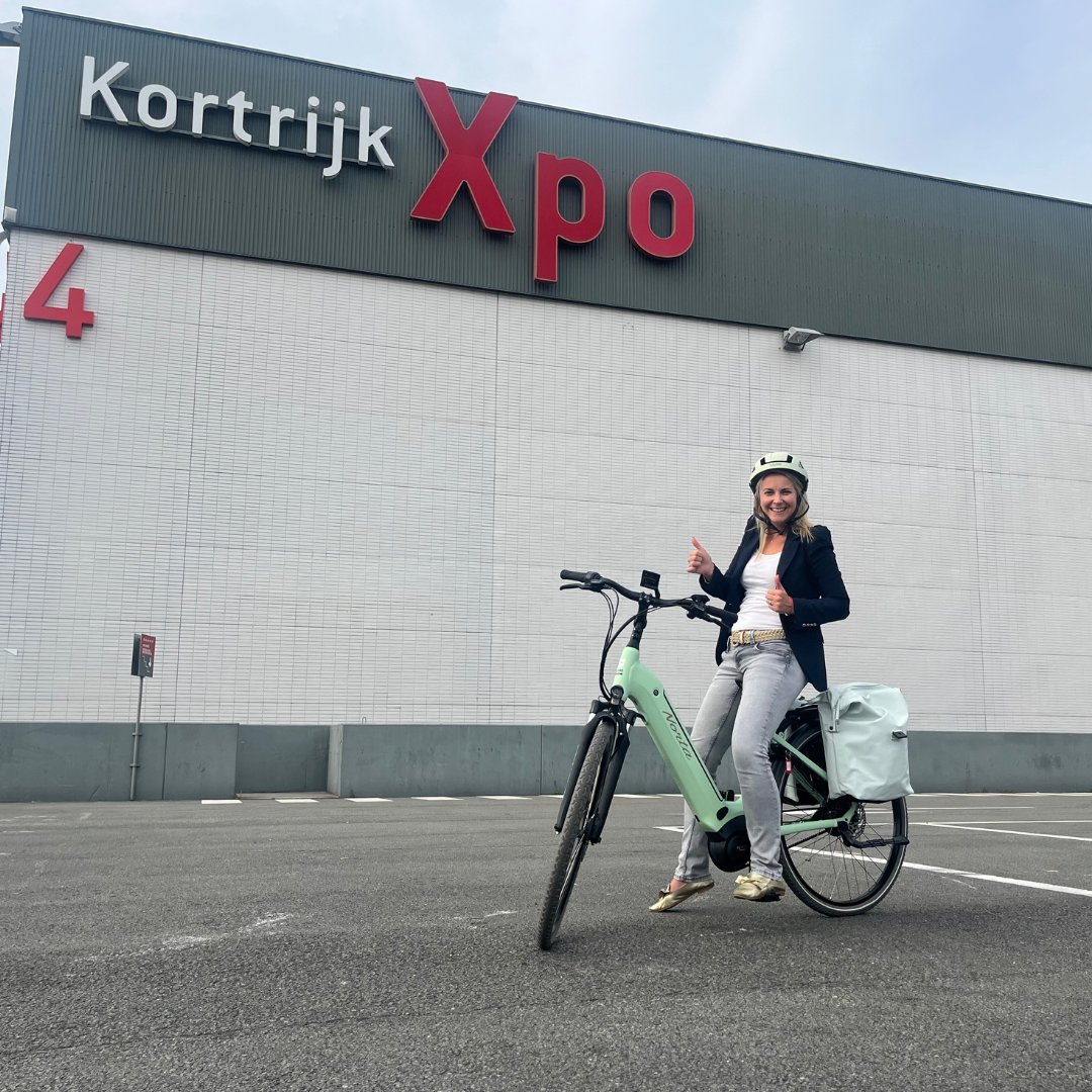 Meet the Xpoolfiets 🚲 

Met onze nieuwe poolfiets kunnen onze Xpozanen vanaf nu op een duurzame manier boodschappen doen, een broodje halen of gewoonweg een ontspannend ritje maken. No excuses! 😉

#greatplacetowork #duurzaamheid #kortrijkxpo