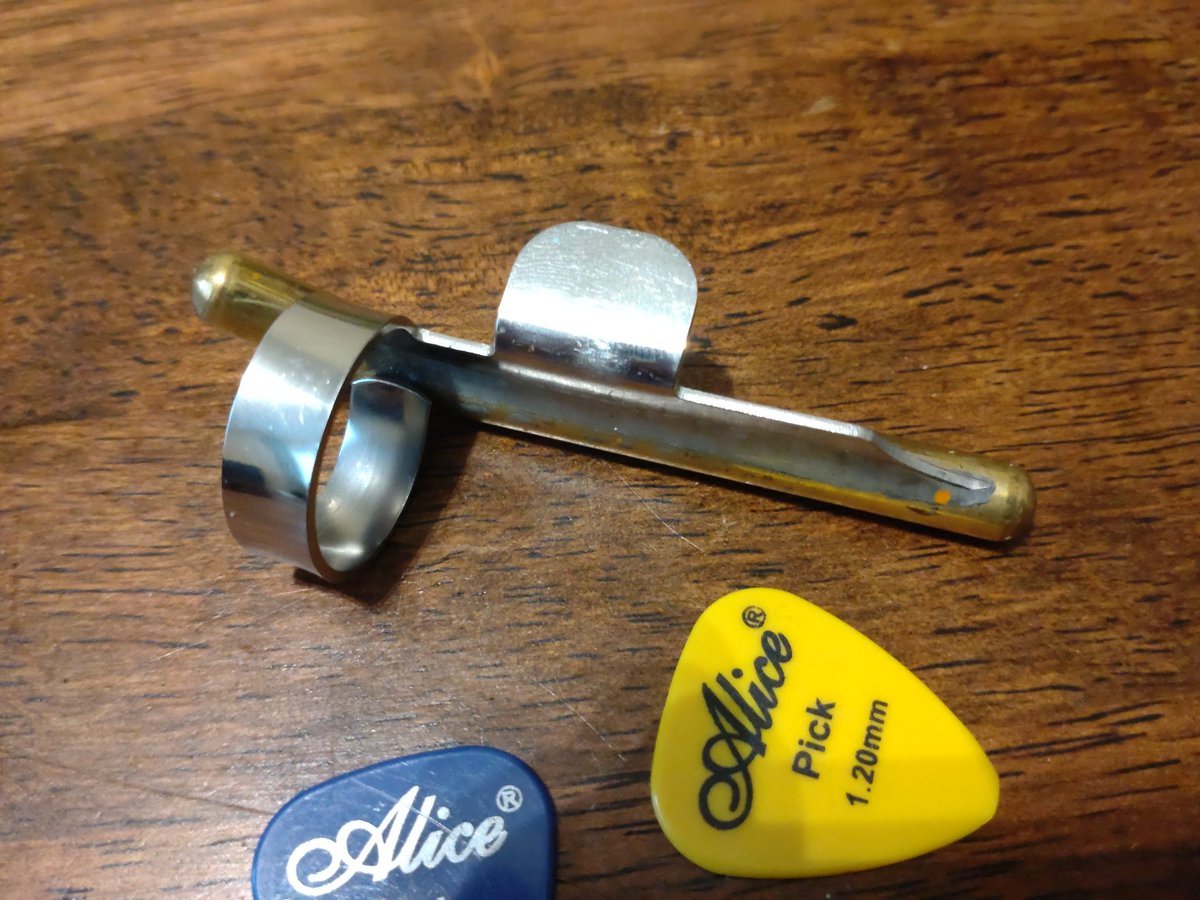 Chainsaw_McGinn's tweet photo. Got to learn and play slide guitar on a number with our band. I'd never quite mastered slide but sometimes you have to commit yourself to doing something out your comfort zone. Clench your bum cheeks and go. #supportlivemusic #slideguitar #jetslide https://t.co/PthKBwlL8Z