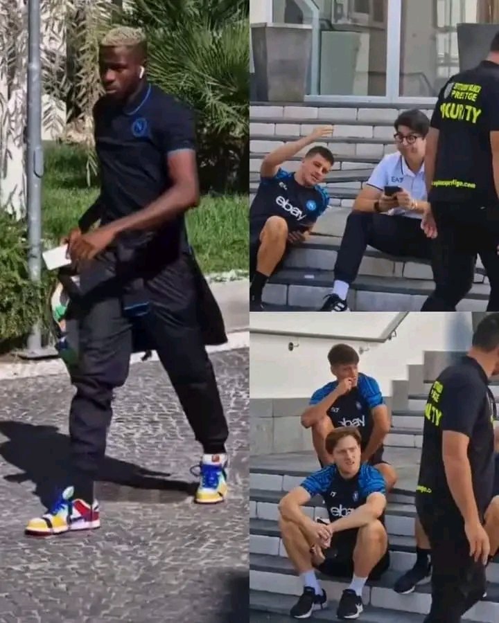 BokweKing's tweet photo. Victor Osimhen completely snatched the greetings from his teammates Demme and Zielinski upon his arrival to training 😱 https://t.co/l6gtQqc9NH