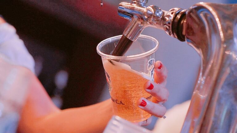 CocinayVino's tweet image. El Polar Fest🍺🍻 viene más innovador el 7 y 8 oct, donde se podrá disfrutar de la cerveza Polar Fest 2023, con un nuevo diseño en lata de 355 ml y 7 grados de alcohol. #PolarFest #CerveceríaPolar #CCCT #Cerveza   #Cervezas @EmpresasPolar tinyurl.com/muf38kye