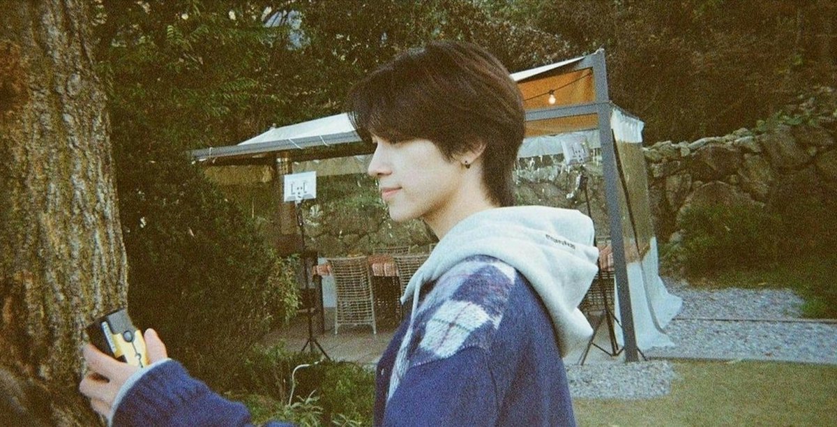 happy birthday si ganteng paling random, hendery 🎠🤏🏻❤️‍🩹
keep healthy and happy!
i hope kamu selalu beruntung dan dikelilingi orang-orang yg baik 💚

HAPPINESS PRINCE HENDERY DAY
#HAPPYHENDERYDAY
#VERY_DERY_DAY 
<a href="/WayV_official/">WayV</a>