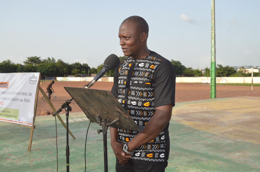 NimdSahel's tweet photo. 2/3 #DemocracyDays Au #Mali, notre partenaire @Democratie101M a organisé des grins et des "théâtres forums" dans les 6 communes de Bamako pour discuter des idées fausses sur la démocratie.  
La démocratie commence par le dialogue! https://t.co/ZxvU0IXcDB