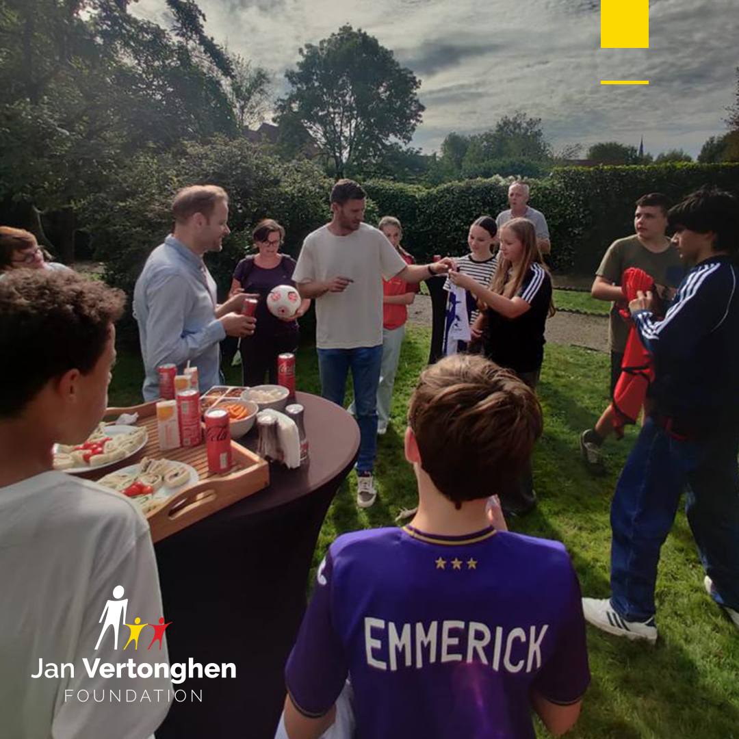 Wederom een prachtig nieuw project gerealiseerd! 🤩 Samen met onze partners D&D Sport en VD Kunstgrassen hebben wij een schitterende playground geopend bij het Onze-Lieve-Vrouwinstituut in Sint-Genesius-Rode! Meer >> facebook.com/janvertonghenf…