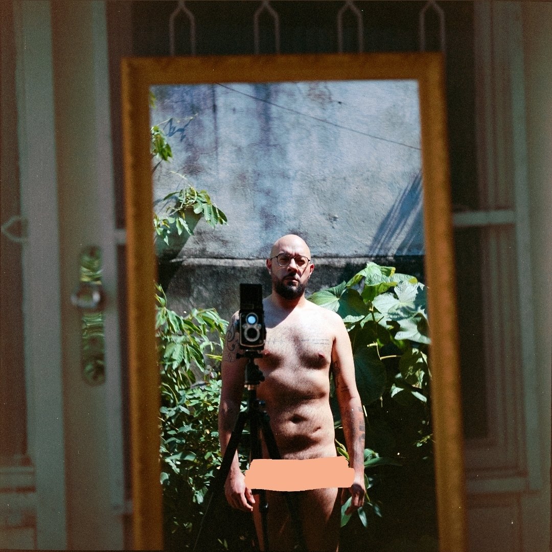 Autorretrato

🎞️ Kodak Ektacolor Pro 160 vencido em 1997 
📷 Yashica Mat LM