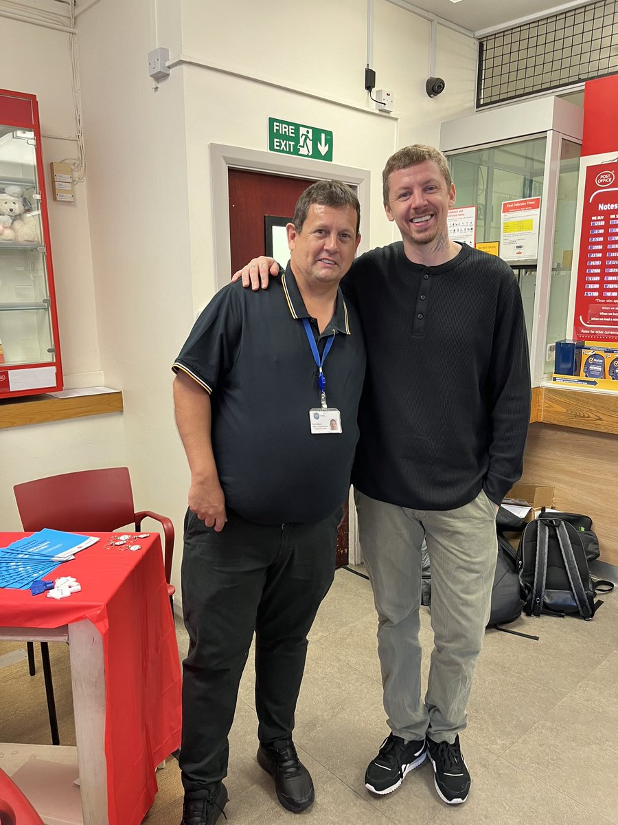 A very worthwhile morning spent giving energy advice at Harold Hill PO pop-up arranged in partnership with @EnergyBritish and @PostOffice  
Delighted to meet and talk with @professorgreen about our work @HaveringCab  
#energydebt #advice