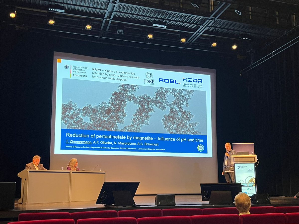 #HappeningNow the #Migration2023 #conference in Nantes, our HZDR team is giving oral and poster presentations, talking about a wide range of topics: #magnetite, #uranium reduction by #bacterium, #feldspars, #actinides, and much more. #sharingscience 🥂