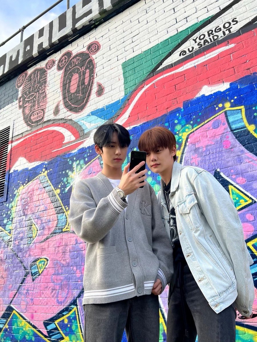 _💌

안녕하 한유진입니다 다음엔 너랑 여행 가고 싶다아아 같이 가 줄 건가? 요? 너무너무 보고 싶네

#HANYUJIN #한유진
#ZEROBASEONE #ZB1 #제로베이스원