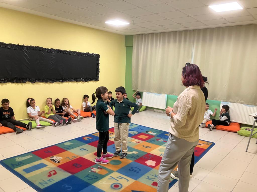 Rehberlik ve Drama Bölümlerinin işbirliği ile hazırlamış olduğu  7 oturumdan oluşan "Kişilik Haritası" projemiz 'iletişim' konusu ile bu hafta başlamıştır. <a href="/DogaOkullari/">Doğa Koleji</a> <a href="/Cigdem_Kir/">Çiğdem Kır</a> <a href="/busra_aparan/">Büşra Aparan Akın</a> <a href="/ilkay04cakir/">İlkay Çakır</a> <a href="/ZalogluFetiye/">fetiye zaloğlu</a>