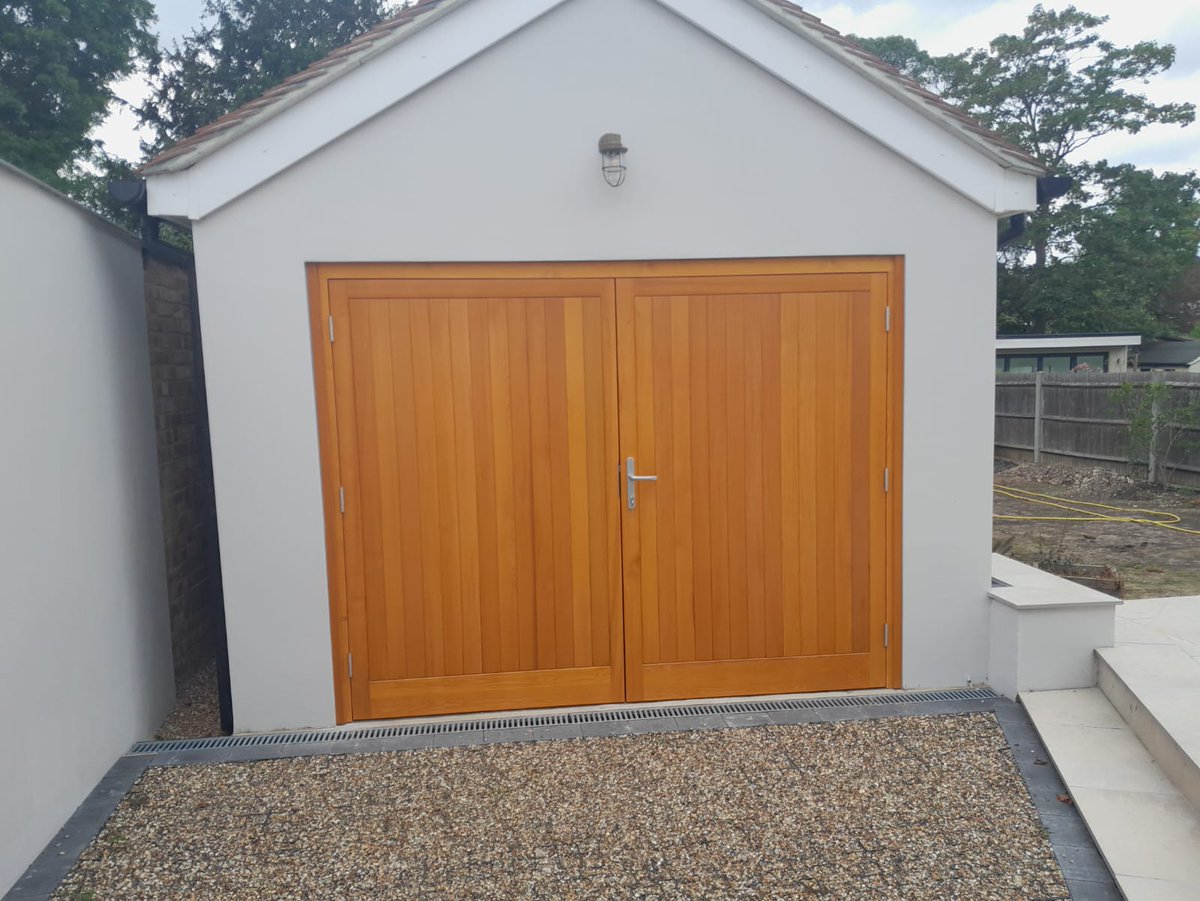cdcgaragedoors's tweet image. Recently installed Cedar Door - Solid timber Bakewell style side hinged Garage door complete with a modern pack hinge set &amp;amp; softwood frames - fully finished in Light Oak #cedardoor #sidehinged #garagedoors #happycustomer