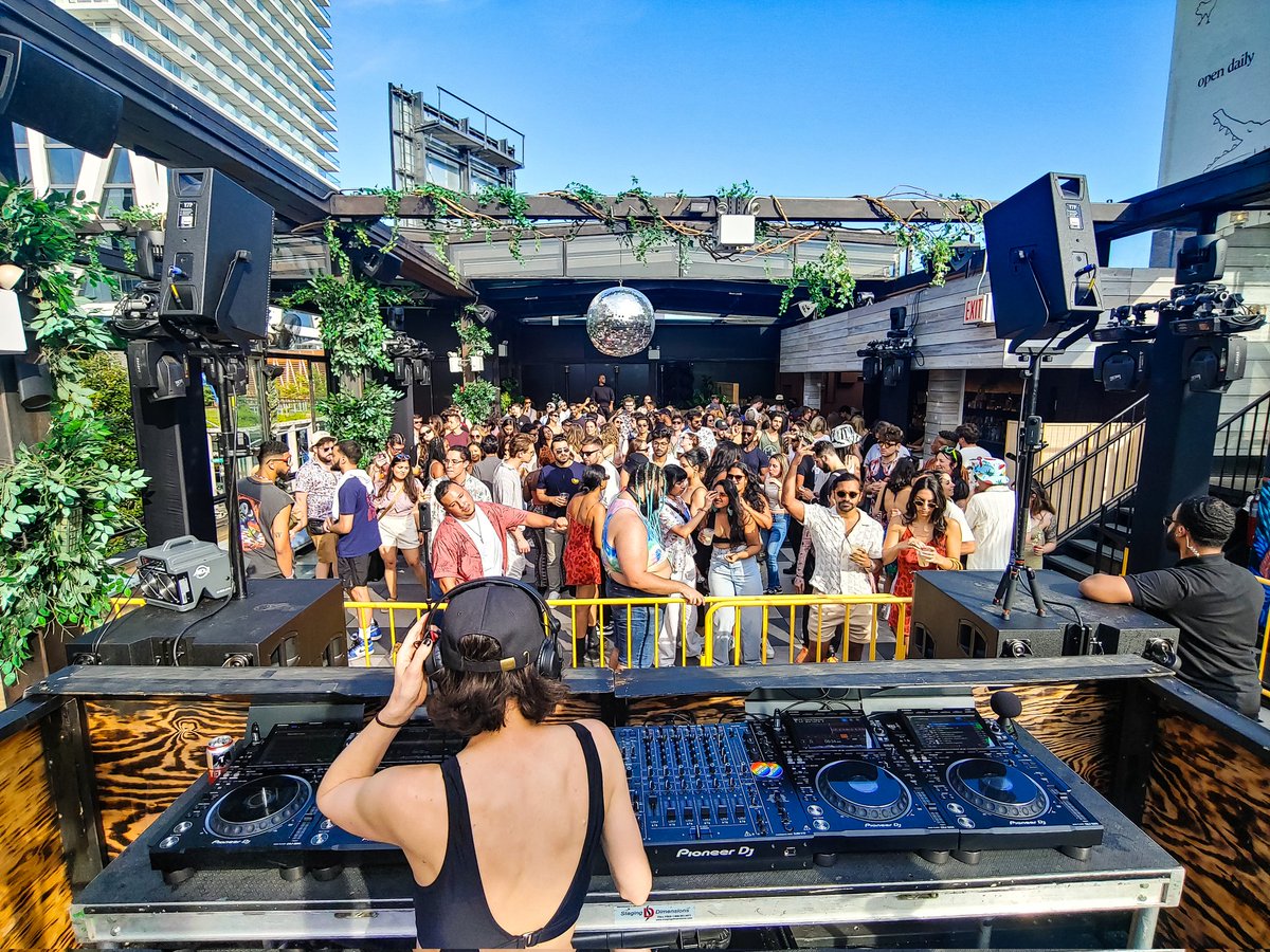 PhotoFlyy's tweet photo. @Lightroom i'm a photographer, and i took this photo: 

#housemusic #edmphotos #luzitudor #entergreyarea https://t.co/eVEybDQc4l