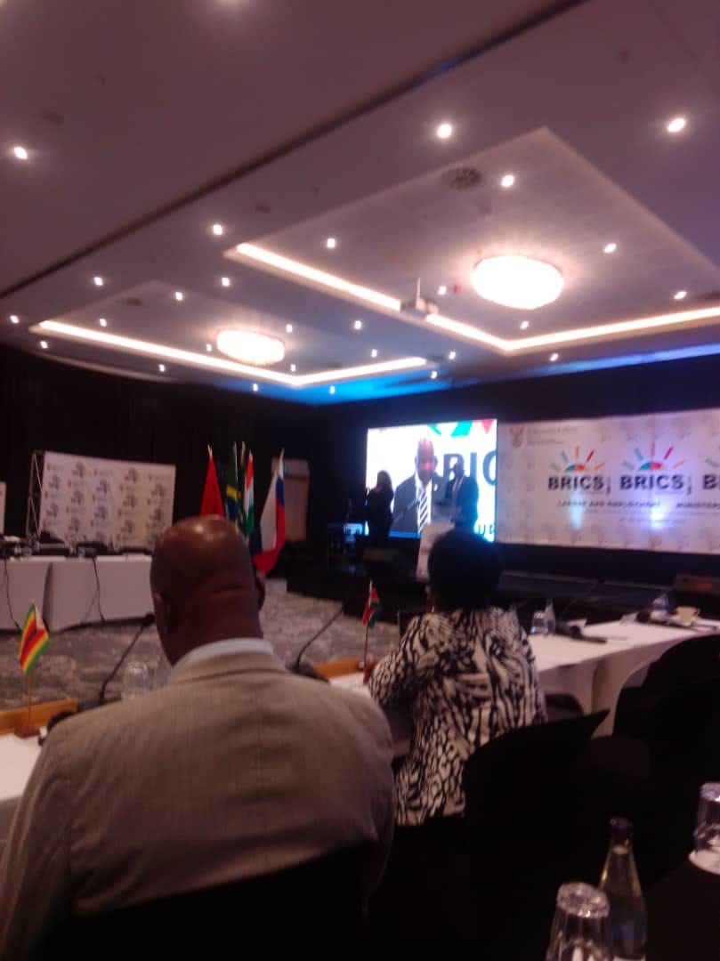 MTSS_CUBA's tweet photo. BRICS. "Trabajo y Empleo". En la jornada, previa a la reunión de Ministros, se debaten: el trabajo digno, la negociación colectiva, la participación de los trabajadores y las instituciones, en los procesos de diálogo social; así como los sistemas de protección social. #MtssCuba https://t.co/NVlsV1VfH6