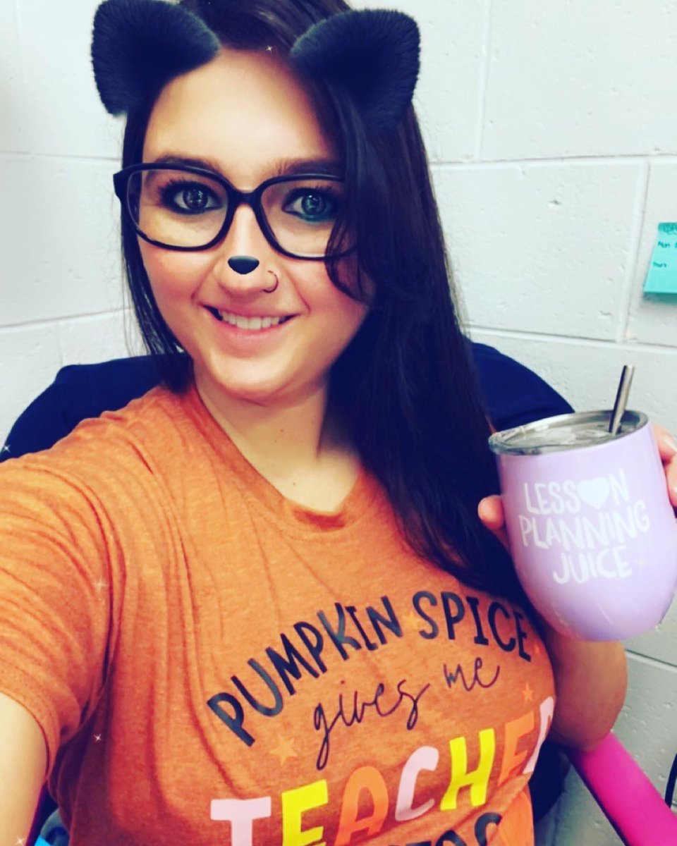 ConservativeGG3's tweet image. Pumpkin Spice gives me teacher powers!!! 😹🍂🍵🎃❤️ #Tea #PumpkinSpice #MuchNeeded