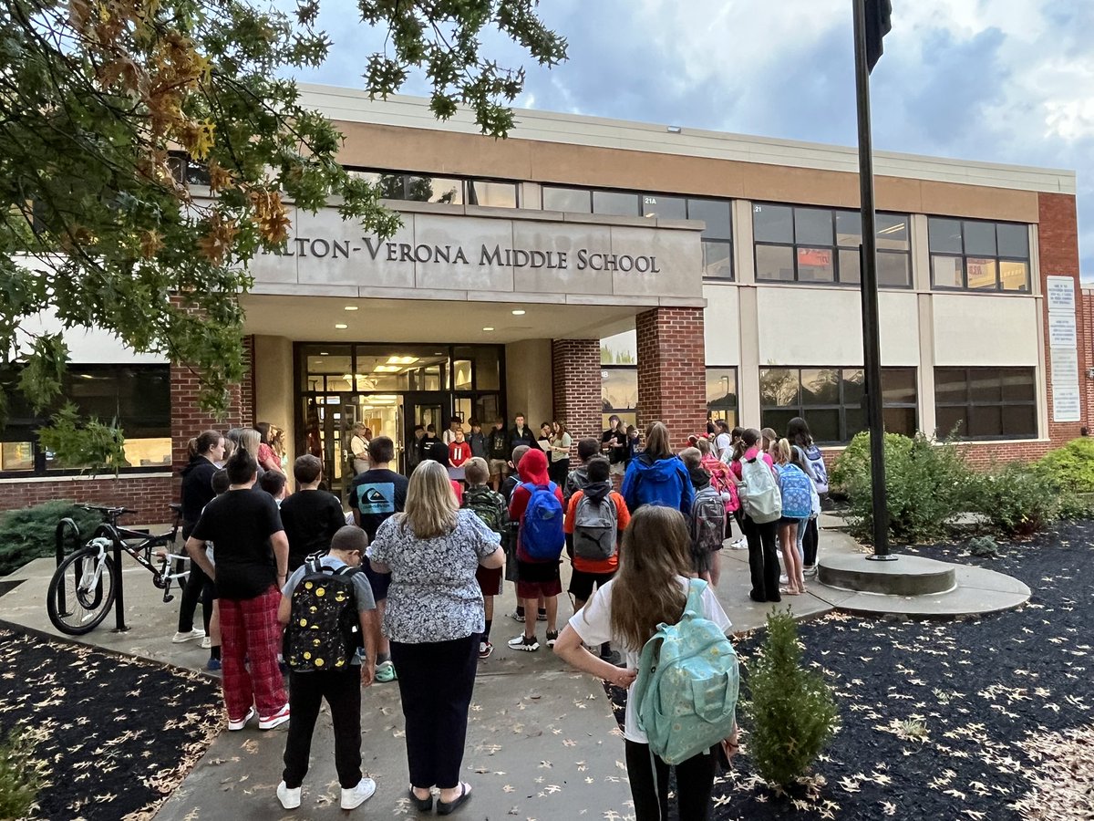 WVMSFCA's tweet photo. WVMS #SYATP See You At The Pole. Praying for our students, our community and nation. https://t.co/l3LdJQwxHU