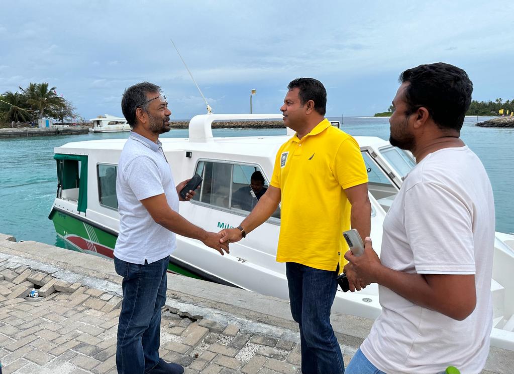_VSSM_'s tweet photo. 📍ލ މާމެންދޫ

މިނިސްޓަރ @AhmedMahloof އާއި ތ،ލ ކޯޑިނޭޓަރ @myfoona އަދި ޓީމް މާމެންދުއަށް.

#IbuOk
#IbuAslam2023
#UfaaverAmaanRaajje https://t.co/4eqJloxjRE