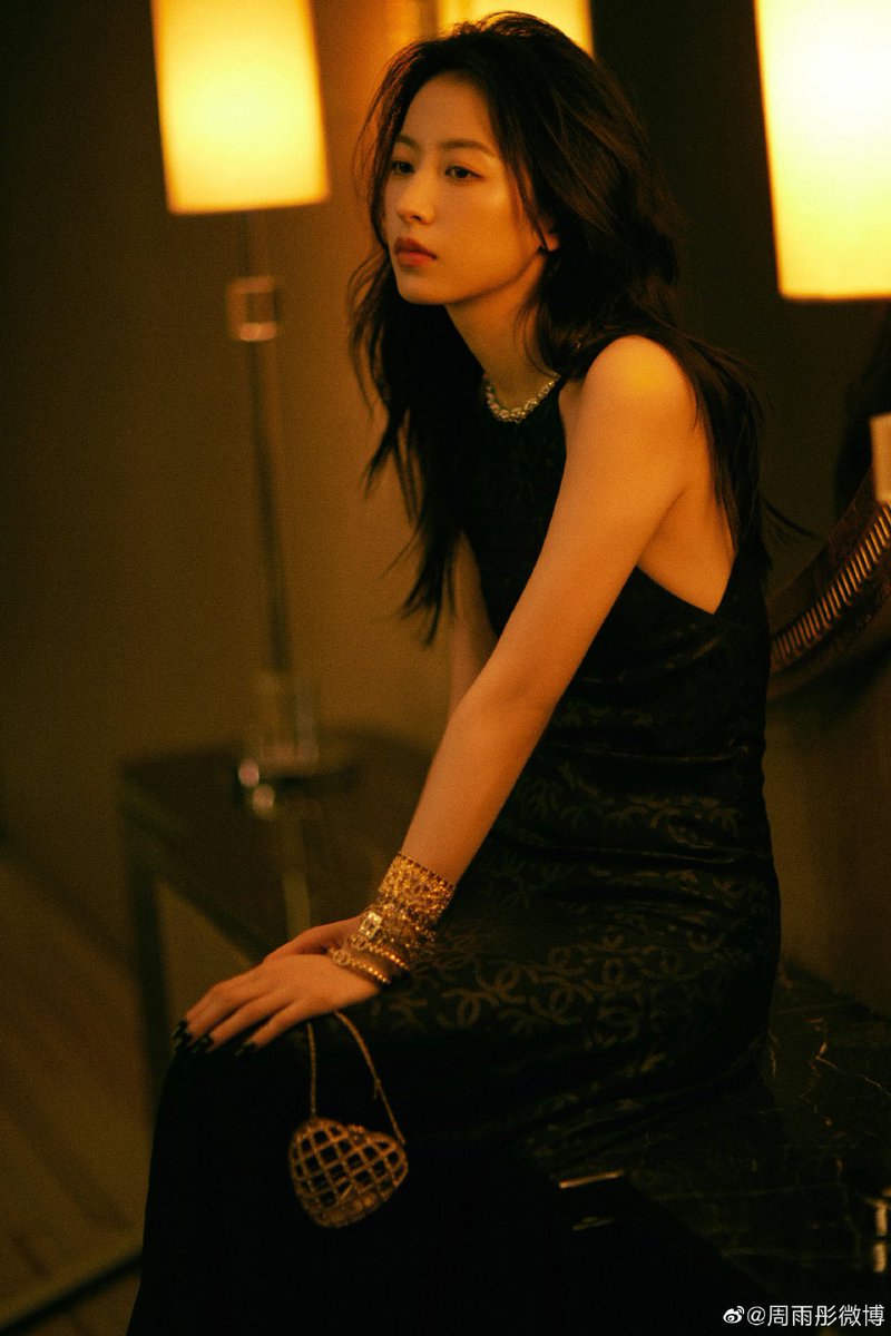 sweetrocca's tweet photo. REASONS WHY ZHOU YUTONG SHOULD ATTEND CHANEL AT PARIS FASHION WEEK https://t.co/oCgMHQPJ7D