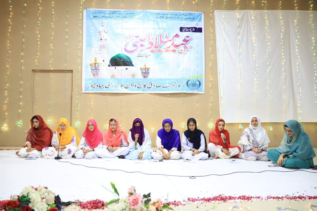gscwuofficial's tweet photo. دی گورنمنٹ صادق کالج ویمن یونیورسٹی بہاولپور میں شعبہ اسلامک اسٹڈیز کی جانب سے محفل میلاد النبی برائے خواتین  کا انعقاد کیا گیا.
#GSCWU https://t.co/k0UazZp8Ow