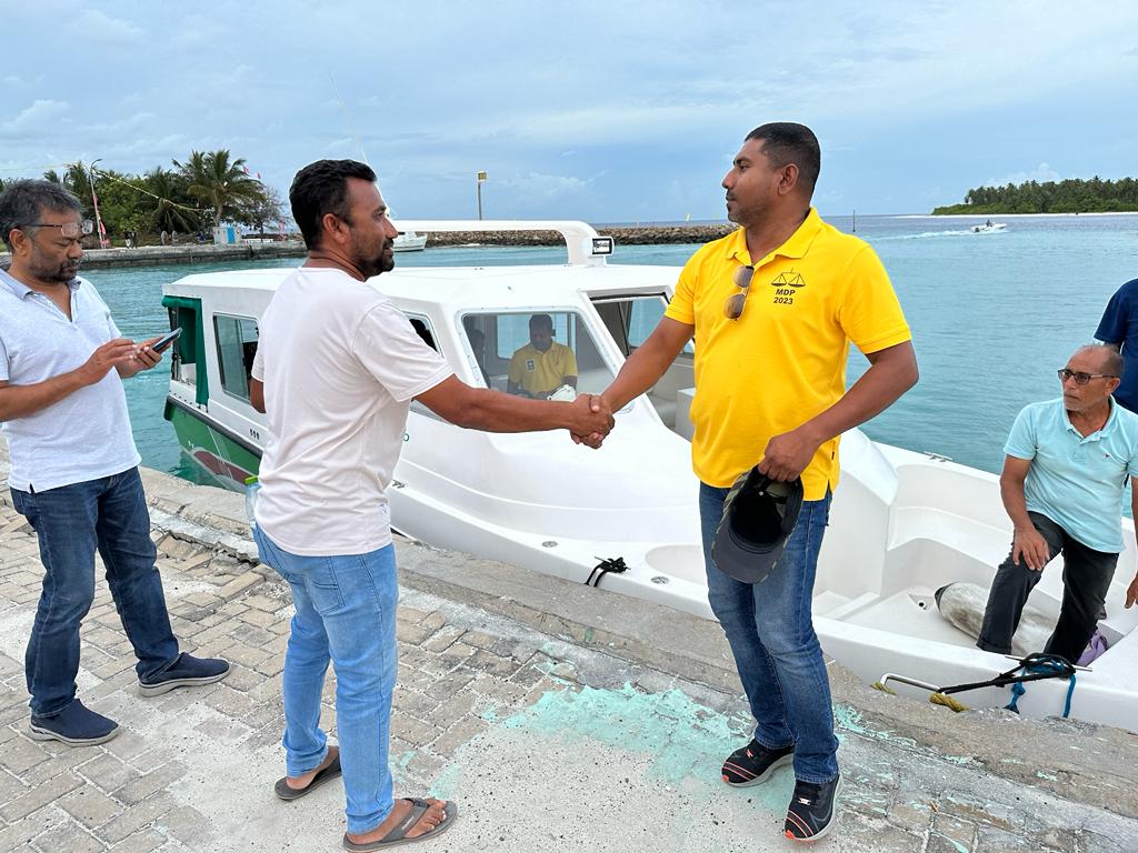 Sabintey's tweet photo. 📍ލ މާމެންދޫ

މިނިސްޓަރ @AhmedMahloof އާއި ތ،ލ ކޯޑިނޭޓަރ @myfoona އަދި ޓީމް މާމެންދުއަށް.

#IbuOk
#IbuAslam2023
#UfaaverAmaanRaajje https://t.co/MbiCYNY1G3