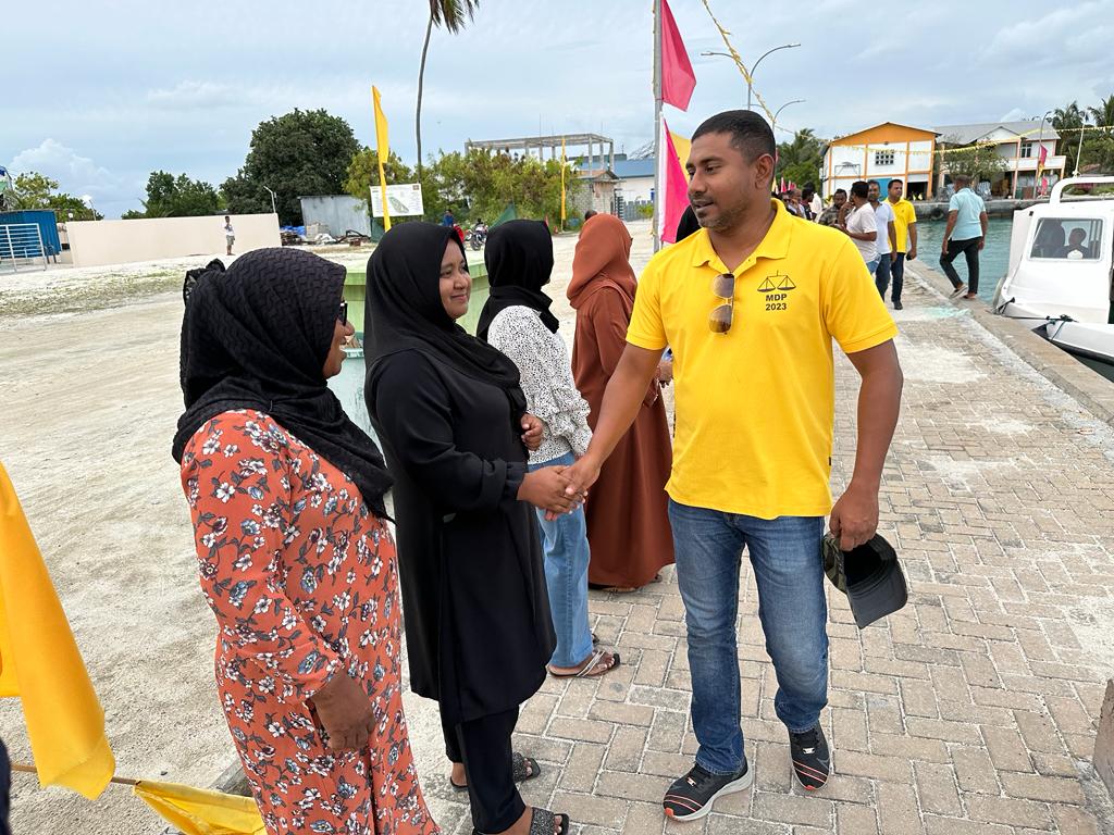 Sabintey's tweet photo. 📍ލ މާމެންދޫ

މިނިސްޓަރ @AhmedMahloof އާއި ތ،ލ ކޯޑިނޭޓަރ @myfoona އަދި ޓީމް މާމެންދުއަށް.

#IbuOk
#IbuAslam2023
#UfaaverAmaanRaajje https://t.co/mQbwcJ3AGt