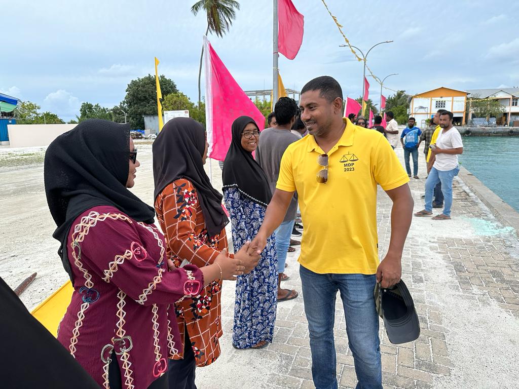 Sabintey's tweet photo. 📍ލ މާމެންދޫ

މިނިސްޓަރ @AhmedMahloof އާއި ތ،ލ ކޯޑިނޭޓަރ @myfoona އަދި ޓީމް މާމެންދުއަށް.

#IbuOk
#IbuAslam2023
#UfaaverAmaanRaajje https://t.co/mQbwcJ3AGt