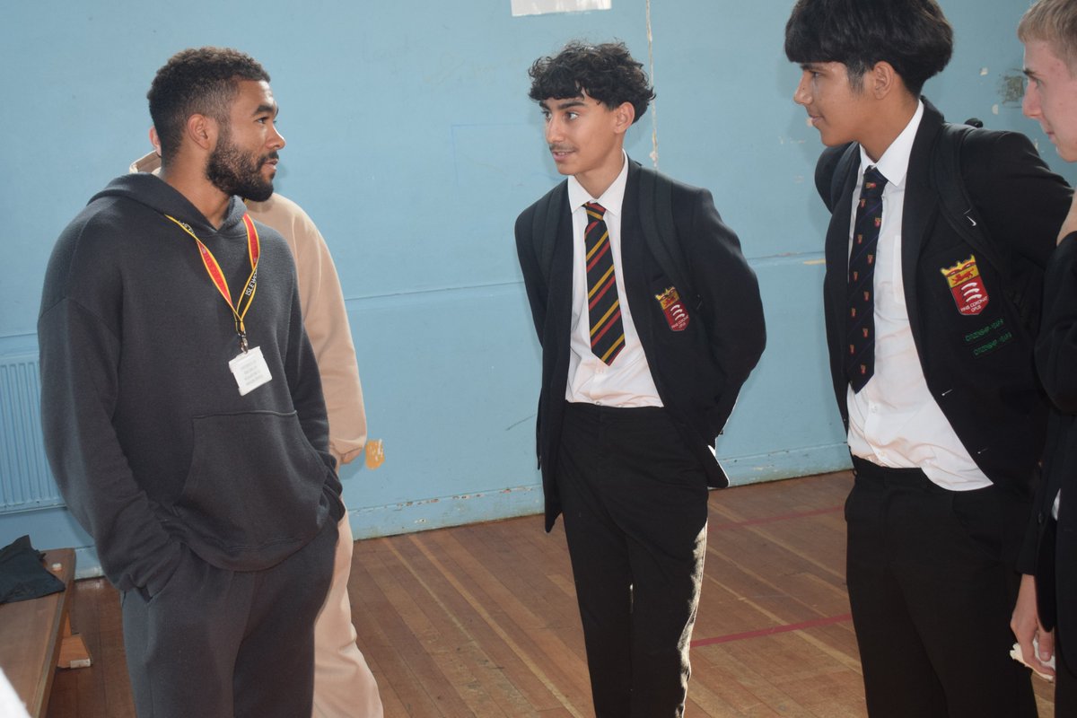 Yesterday, we were delighted to welcome <a href="/ChelseaFC/">Chelsea FC</a> men's captain, and former I&amp;S student, <a href="/ReeceJames/">Reece James</a> for a visit. He watched Year 7 football before meeting some student leaders and taking a school tour - including his old form room! Look out for more in Friday's Isleworthian.