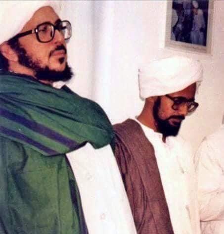 CintaRasulAllah's tweet photo. Para ulama mengatakan seandainya amalan semua makhluk diletak disisi timbangan, kemudian satu sahaja selawat dari Allah diletak di sisi timbangan yang lain, maka akan lebih berat satu selawat daripada Allah.

Dan kita mendengar hadis daripada Nabi Muhammad ﷺ  bahawasanya setiap orang yang satu kali sahaja berselawat ke atas Rasulullah ﷺ,  Allah Ta’ala limpahkan 10 selawat dari Allah untuk orang tersebut.

-Petikan Tausiyah Habib Umar b Hafidz-